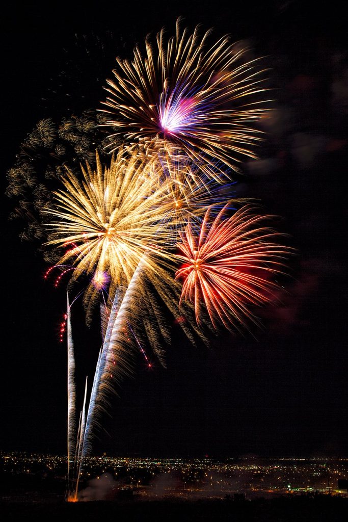 The Museum of Space History provides the perfect viewing location for the City of Alamogordo’s annual July 4th Fireworks Show. Museum members have the exclusive opportunity to watch the show from the grounds of the museum. To become a member, visit spacehalloffame.org.